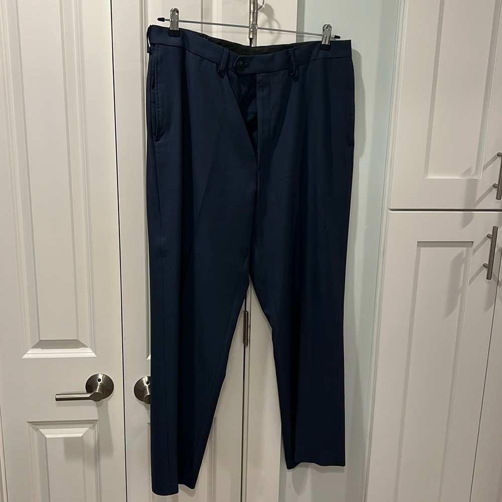 Haggar classic fit eclo stria dress pants 38/34 very good condition